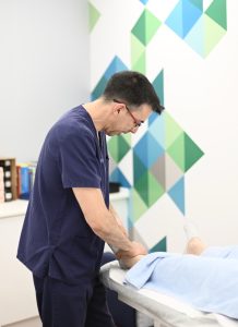 Sesión de fisioterapia manual